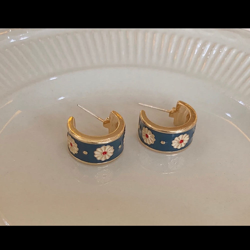 Enamel & gold navy floral small hoops ✨🔷 - Picture 4 of 4